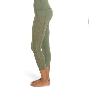 Alo Chevron High Waist Capri Leggings - S Jungle